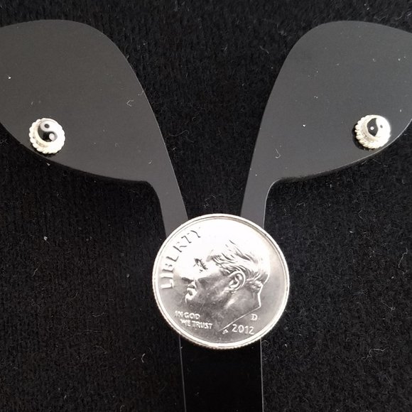 YIN YANG inlay Sterling Silver tiny round EARRINGS - Picture 8 of 9